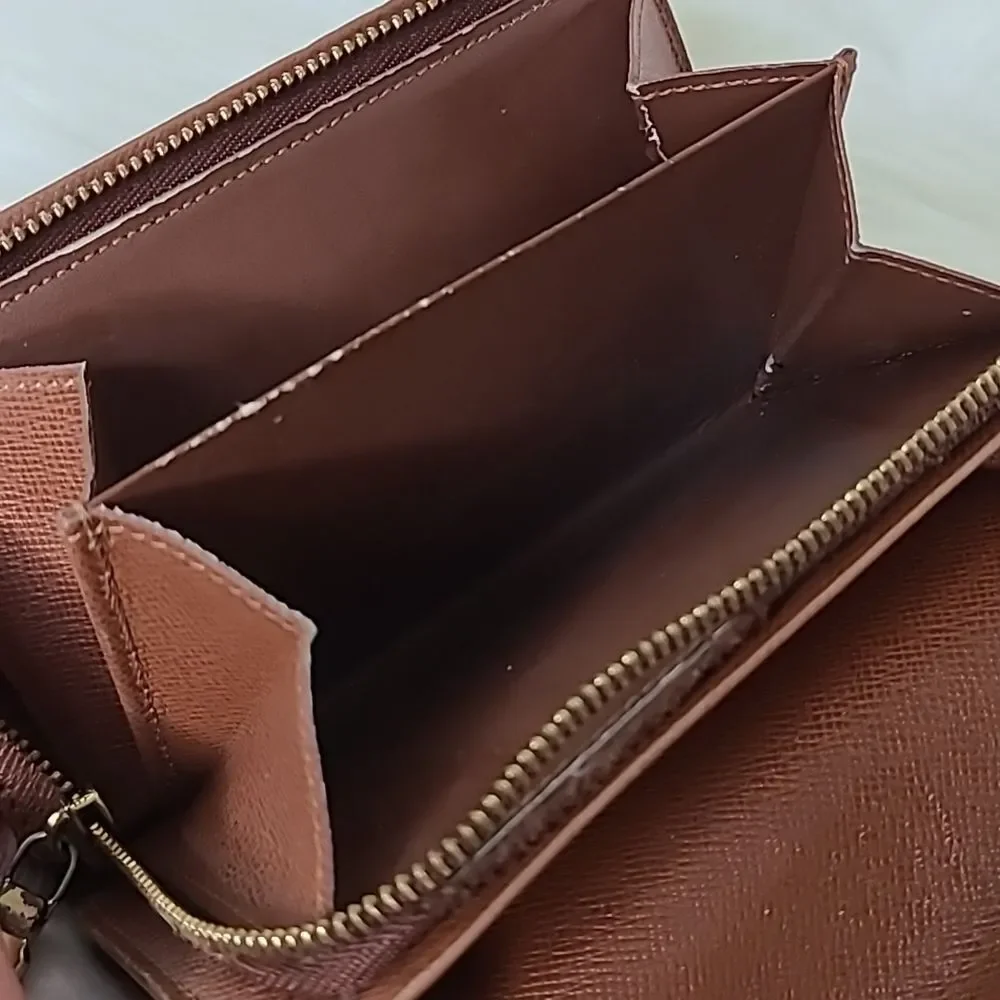 💯 Authentic Louis Vuitton Short Wallet 🍀 - Picture 12 of 17